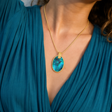 Collier pendentif aus ovalem Perlmutt Ashanti – türkis und grün