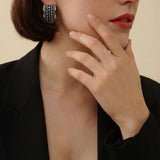 Dalila Durchbohrte Stäbe – schwarz