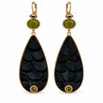Boucles d'oreilles dormeuses longues dorées en plumes de faisan kaki, cabochons et cristaux, 9 x 3 cm, collection Fujita
