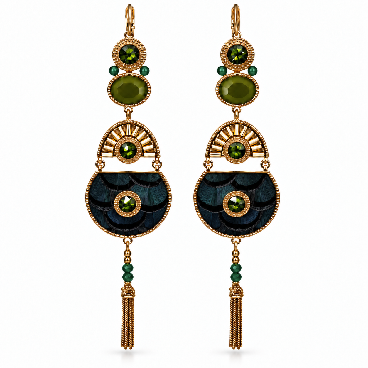 Boucles d'oreilles dormeuses dorées en plumes kaki, cristaux, jade et jaspe, à chaînettes, collection Fujita