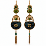 Boucles d'oreilles dormeuses dorées en plumes kaki, cristaux, jade et jaspe, à chaînettes, collection Fujita
