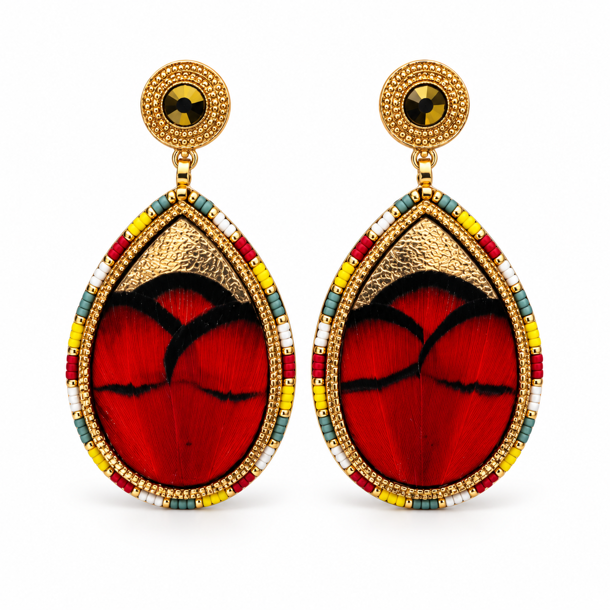 Boucles d'oreilles clips dorées à plumes naturelles rouges, cuir doré, cristal et perles du Japon, collection Fujita
