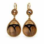 Boucles d'oreilles dormeuses pendantes dorées à plumes naturelles beiges, cuir doré, cristal et perles du Japon, collection Fujita