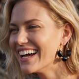 Boucles d'oreilles créoles Loulou – noir et or