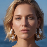 Boucles d'oreilles créoles larges Loulou – or et blanc