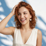 Boucles d’oreilles fines dormeuses Positano - blanches