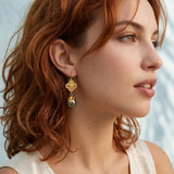 Boucles d'oreilles dormeuses pendantes Positano - nacre grise