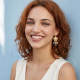 Boucles d’oreilles dormeuses Positano - nacre grise